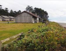 Bluff Cabin - One Bedroom - 2 Queens & 1 Futon