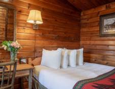 Cedar King Rooms - 1 King