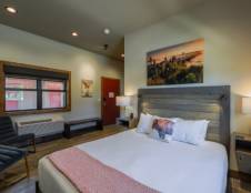 Triplex Cabin - 1 King Bed