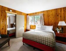 Settler's Cabin - 1 Double, 1 Queen & 1 Sofa Sleeper