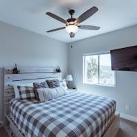 R Family Square - bedroom