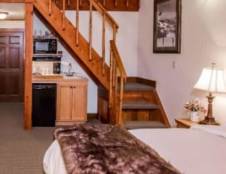 Loft Room - 2 Queens or 3 Queens or 2 Queens & 1 Daybed