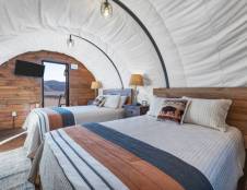 Luxurious Covered Wagon 1 King or 2 Queens