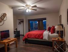 Under The Rim - 1 King