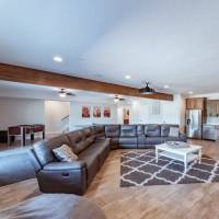 R Family Square - Rec. Room