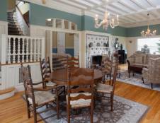 Willows Mansion - 1 King or 1 Queen