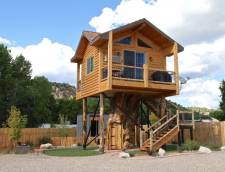 The Treehouse - 1 King & 1 Sofa Sleeper