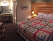 Motel Room 1 King (Room 117, Room 118)