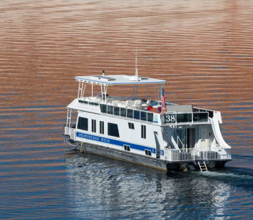 70' Houseboat at Lake Mohave