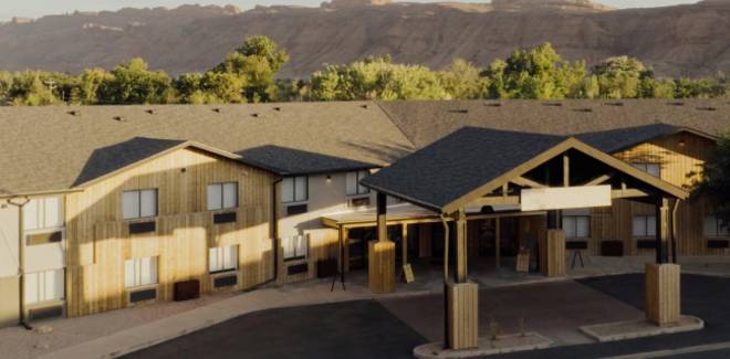 Slackline Moab, Outset Collection by Hilton