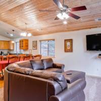 Explorers Retreat - living room - television