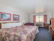 1 King Bed Deluxe Room