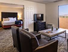 Deluxe View Suite - 1 King & 1 Sofa Sleeper