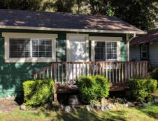 Cabin 9 - 2 Queens & 1 Twin