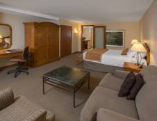 Queen Suite with Balcony