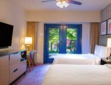 Pool Side - 2 Queens