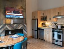 Mountain Cabin - 1 Queen & 2 Doubles