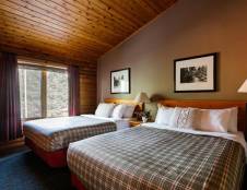 Cedar Lodge Luxury Suite - 3 Queens & 1 Sofa Sleeper