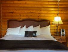 Standard Queen Moose Cabin