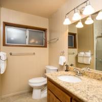 River Lodge - Bathroom 2