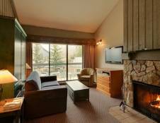 Loft in Lodge - 2 Queens & 1 Murphy