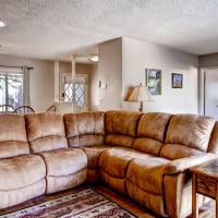 lazy_bear_lodge_livingroom