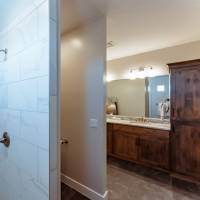 R Family Square - bathroom