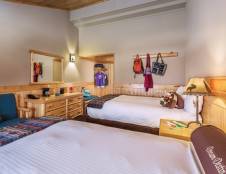 Main Lodge - 2 Queen Beds with Sofa Sleeper