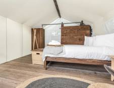 Deluxe Tent - 1 King