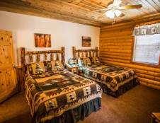 2 Room Individual Log Cabin - 4 Queens