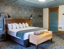 Great Northern Deluxe Renovated Rooms - 1 King