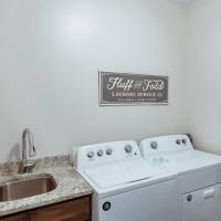 R Family Square - laundry