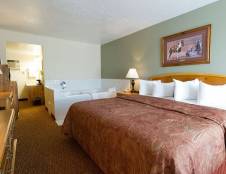 Motel Room - 1 King with Spa Main Floor