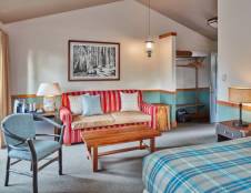 Deluxe King Cabin - 1 King & 1 Sofa Sleeper