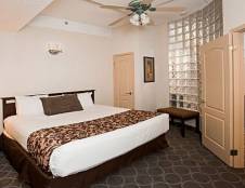 Executive Suite - 1 King & 1 Queen