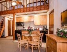 Lodge Kitchen Lofts - 2 Queens & 1 Sofa Sleeper