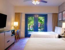 Pool Side - 2 Queens