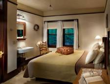Classic Lodge Rooms - 1 Queen