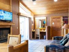 River Queen Two Bedroom Cabin - 2 Queens & 1 Sofa Sleeper