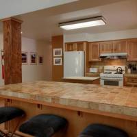 Mariposa Heights - Kitchen and Bar