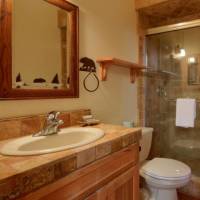 Mariposa Heights - Upstairs Bathroom