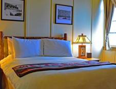 Two Bedroom 1 Queen Bed, 2 Twin Beds