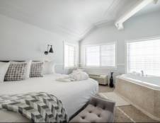 King Deluxe with Jacuzzi