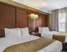 2 Queen Beds, 1 Room Suite