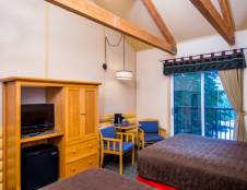 Hillside Guest Rooms - 1 King or 2 Doubles or 1 Queen & 1 Double