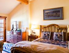 Lodge Room - 1 Queen