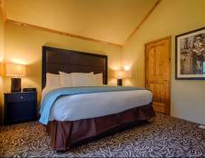 Old Faithful Cabin - 1 King & 1 Sofa Sleeper