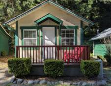 Cabin 10 - 1 Queen & 1 Futon