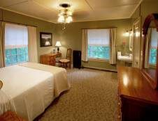 Main Lodge Standard Rooms - 1 Queen or 2 Doubles