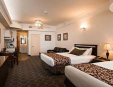 Junior Family Suite - 2 Queens & 1 Queen Sofa Sleeper